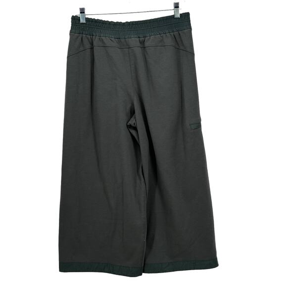 Athleta Pant Triumph Hybrid Crop Women's SZ M Athleisure Pull On Green Pockets - Picture 1 of 13
